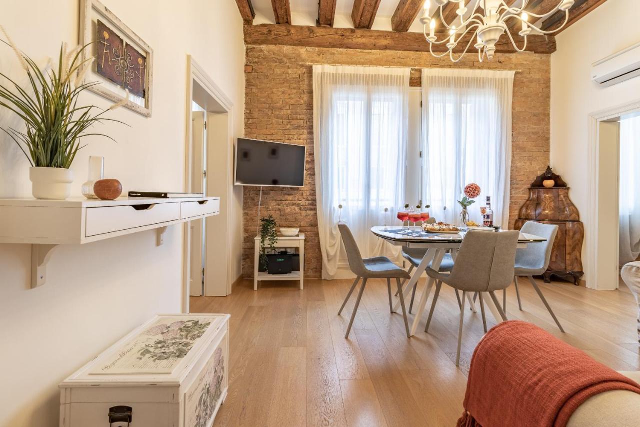 Italian Experience-Riva Degli Schiavoni Boutique Apartment Венеция Экстерьер фото